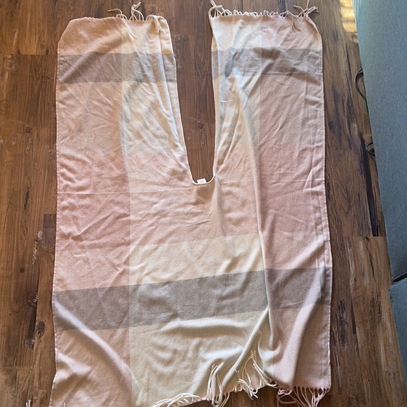 Woolrich cape/wrap - Picture 4 of 4